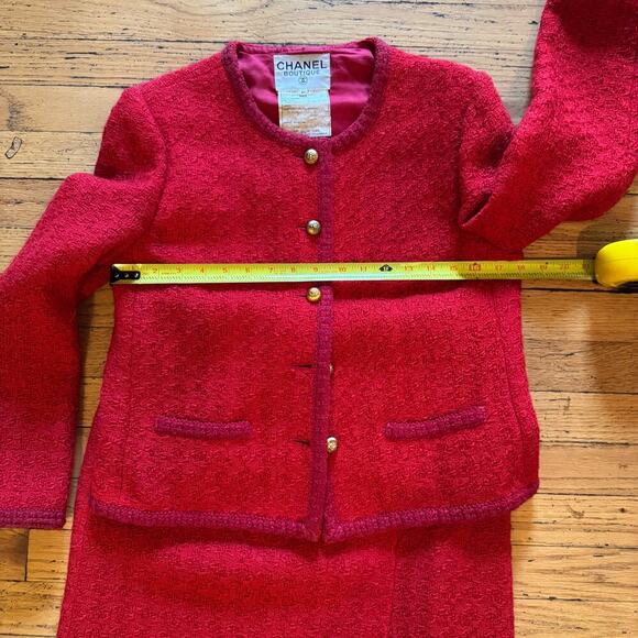 Chanel Vintage Tweed Wool Red Skirt Suit Set FR 40 US 8 Gold Lion Buttons - Picture 5 of 15